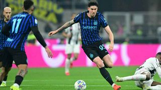 香港赛马会独家专栏：向冠军顶礼膜拜VS假摔造红狂庆祝！意大利足球再次被羞辱！